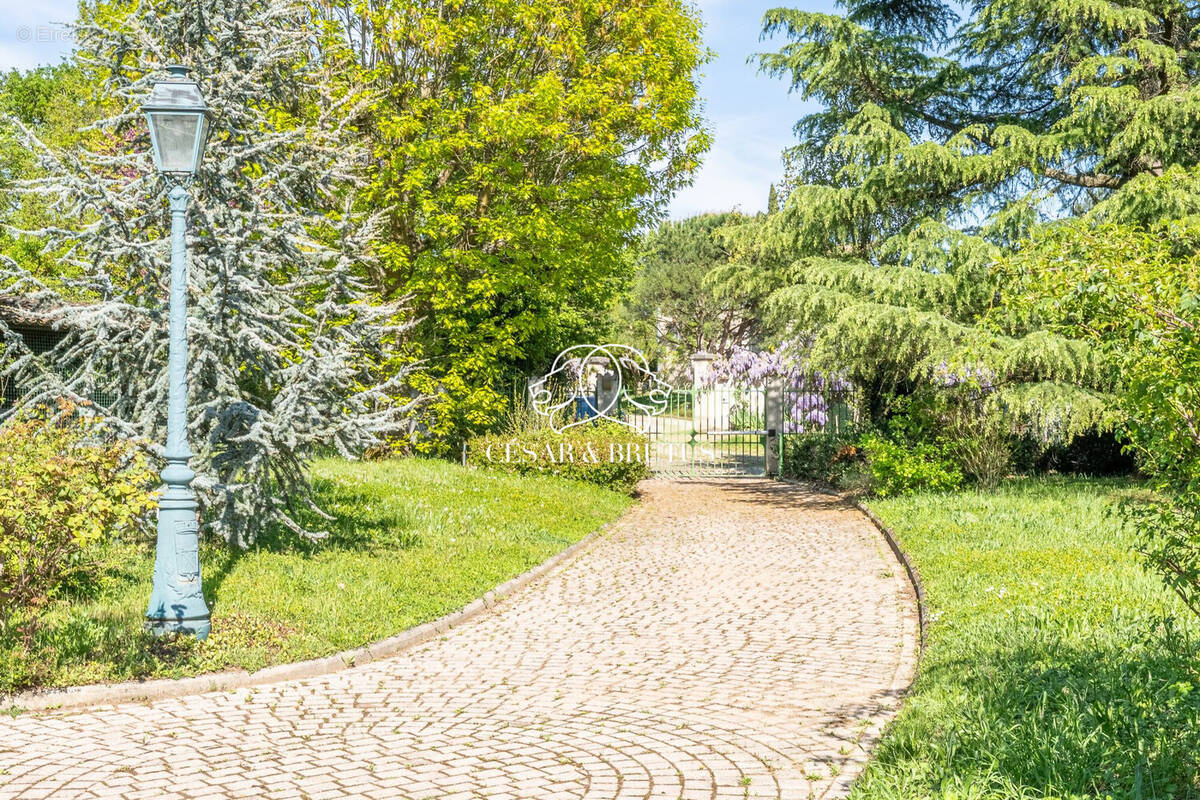 Maison à GREZIEU-LA-VARENNE