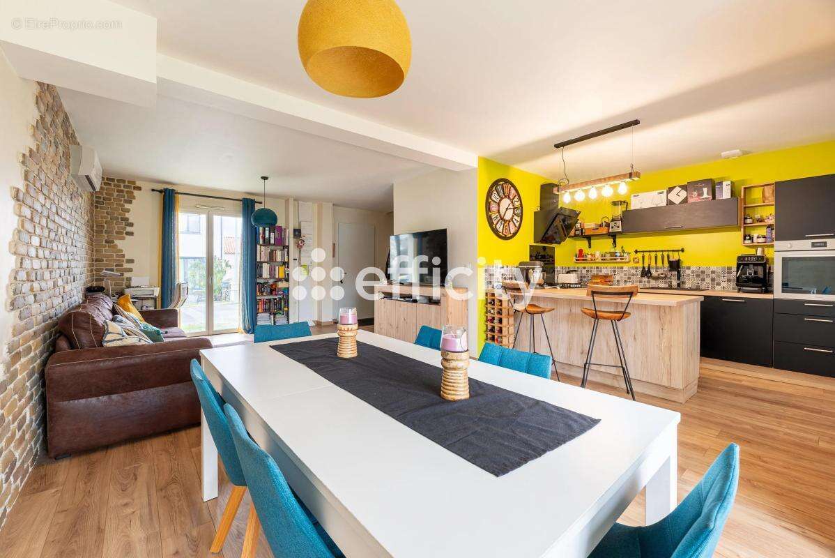 Maison à BOUGUENAIS