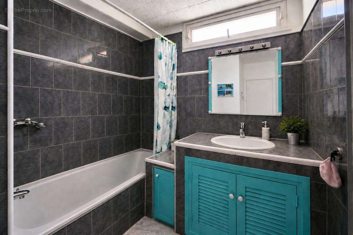 Appartement à MARSEILLE-11E