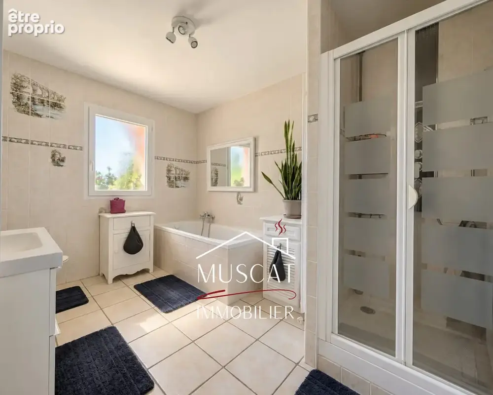 MURS-ET-GELIGNIEUX - Maison de plain-pied - dépendance de 210m2 - double garage - jardin - terrasse - photo 10