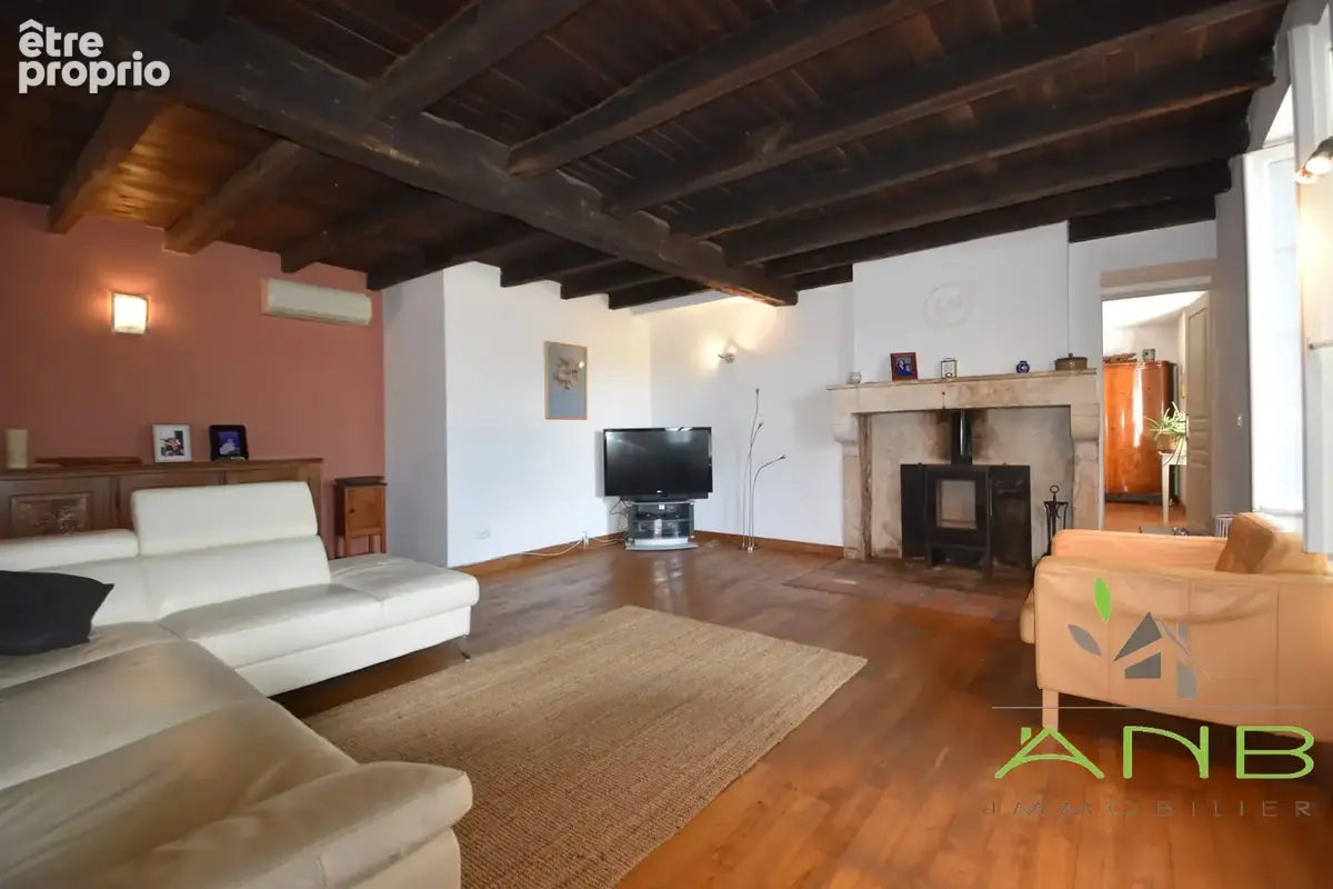 Maison 321 m² à Montbron  - photo 8
