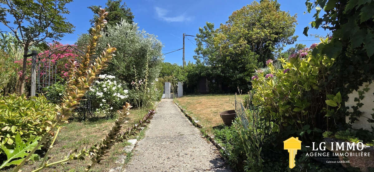 Maison charentaise 3 chambres avec garage et jardin - photo 24