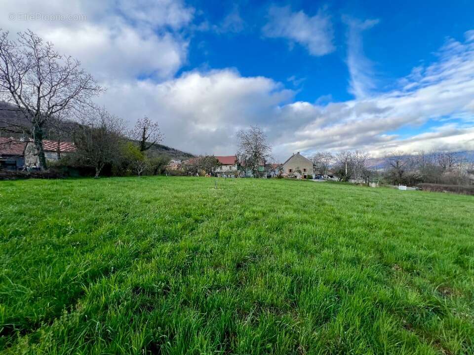 Terrain 927 m² à Injoux-Genissiat  - photo 2