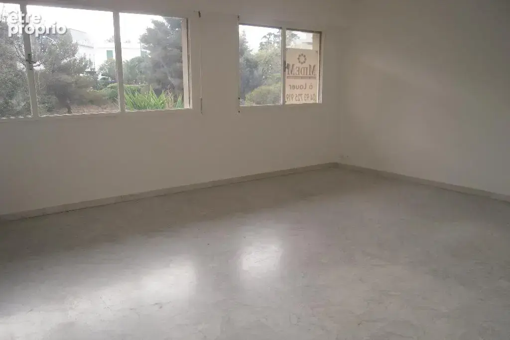 NICE OUEST Napoléon III : Standing Piscine Appartement 37m2 Parking Cave Calme - photo 6
