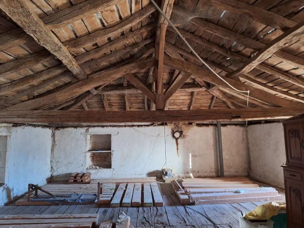 Maison à YVRAC-ET-MALLEYRAND