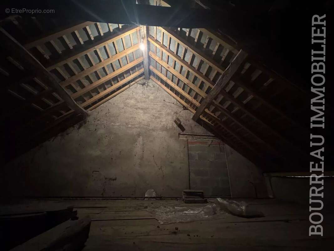 Maison à LA CELLE-SAINT-CYR