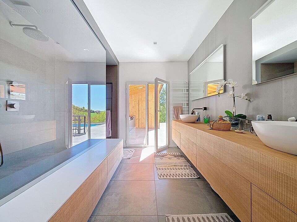 Maison à LUZINAY