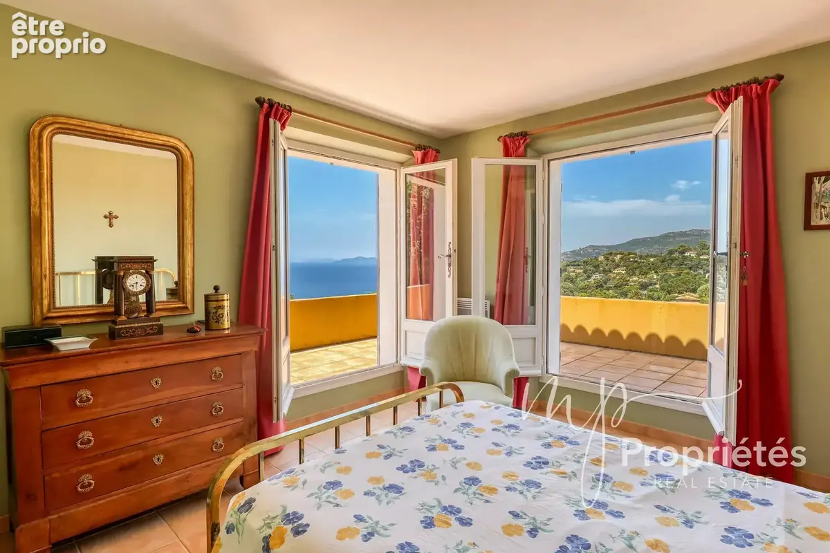 À vendre Villa au Rayol-Canadel-sur-Mer EXCLUSIVITE -– Propriété vue mer , 5 chambres, piscine, plage et village à pied - photo 16