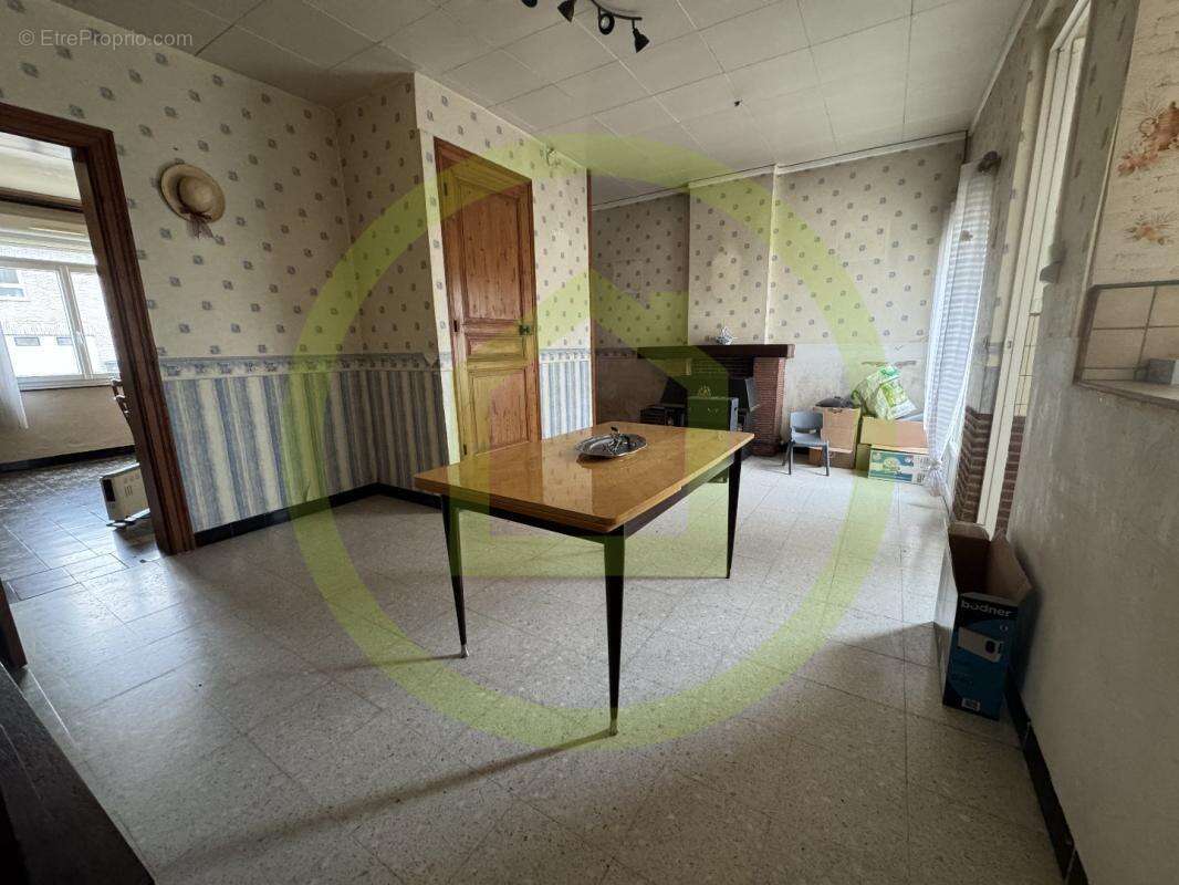 Maison à MAULDE