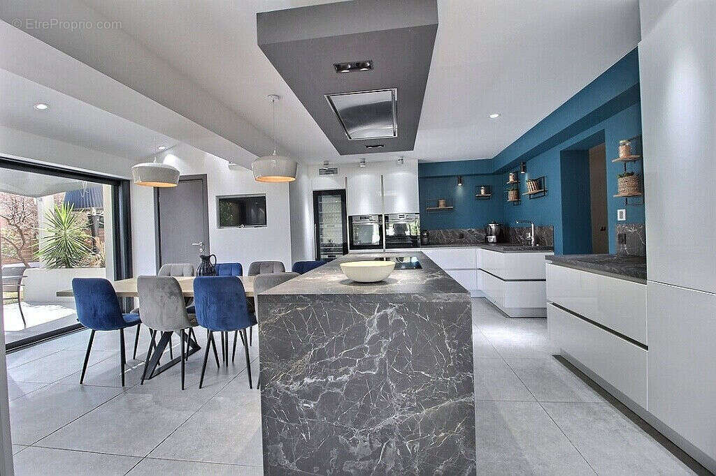 Maison à ROQUEBRUNE-SUR-ARGENS