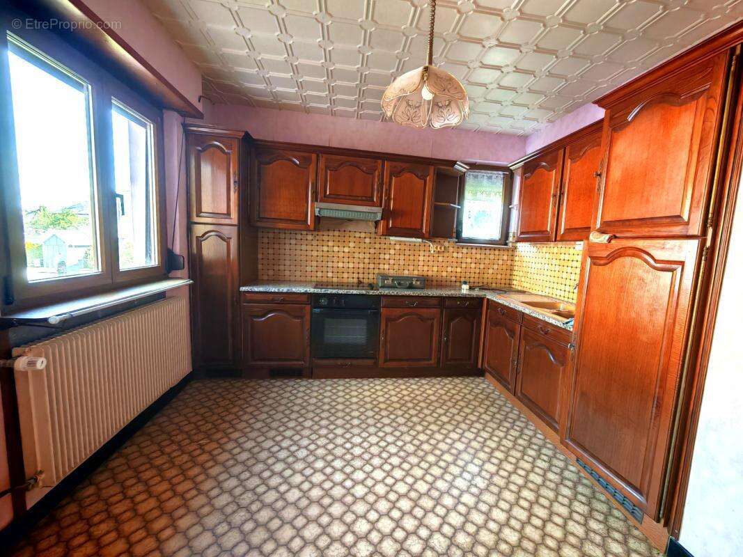Maison 6 pièces - 4 chambres - sous sol - proximité Gare - photo 4