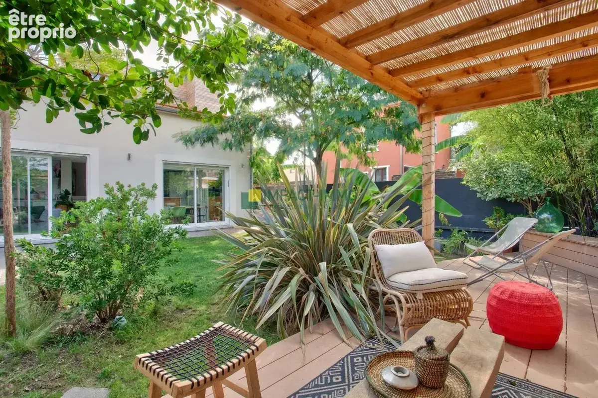 Maison familiale pleine de charme avec séjour de 37 m², jardin et pergola plein sud : un bien rare à Colombes ! - photo 2