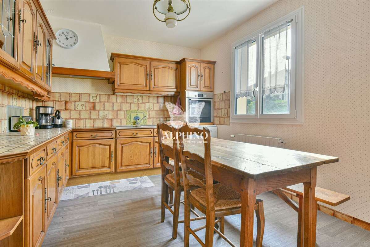 Maison à SAINT-YRIEIX-LA-PERCHE