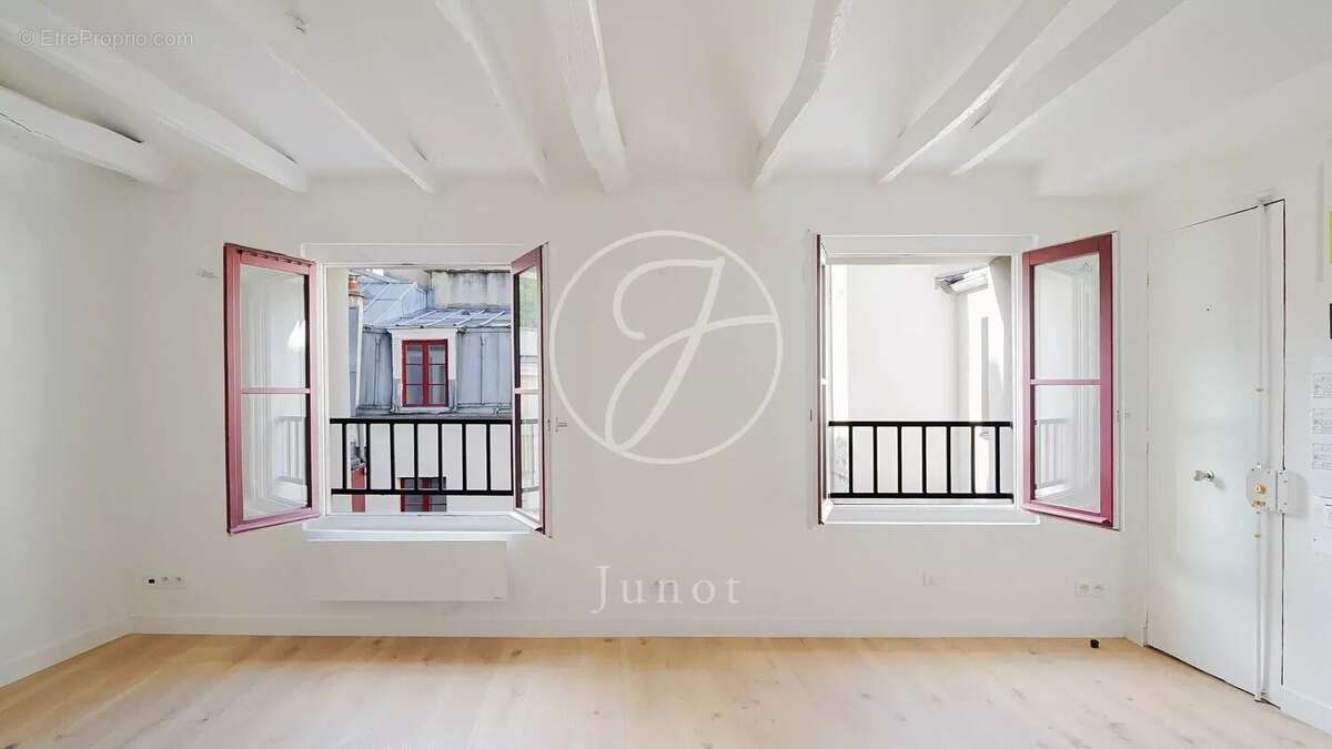 Appartement à PARIS-3E