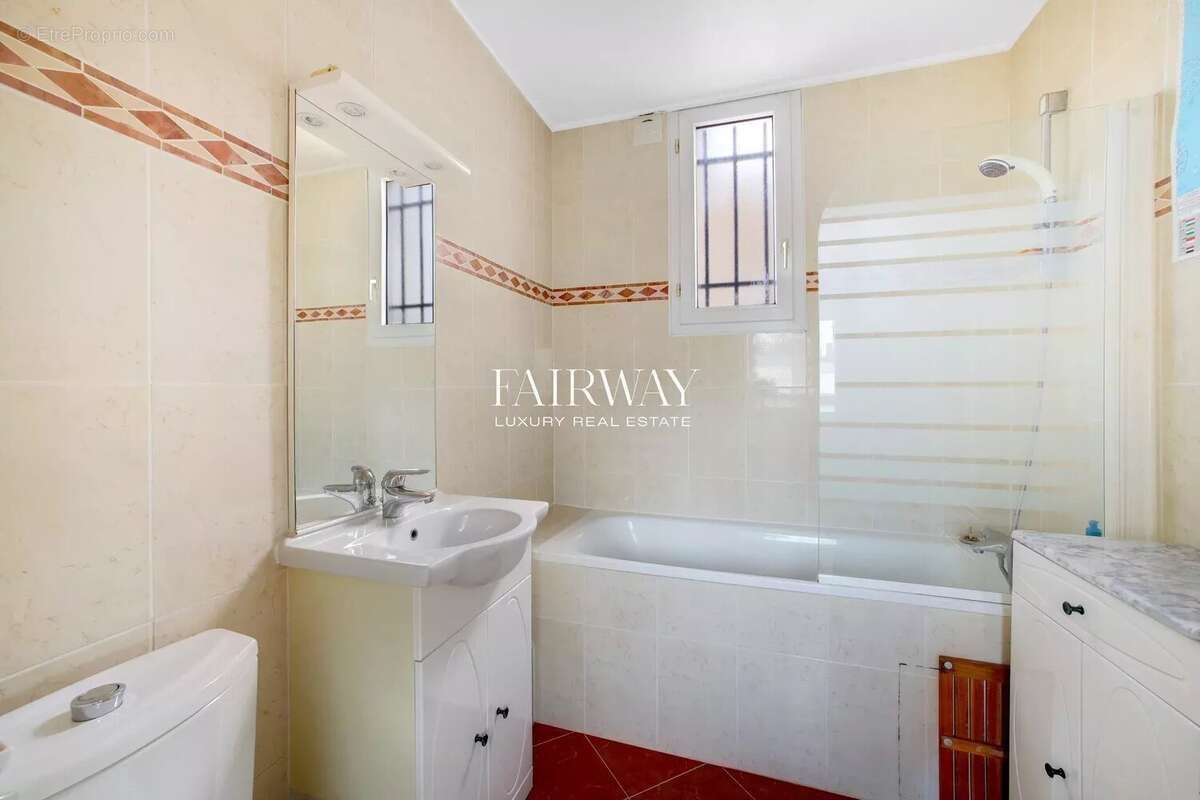 Appartement à PARIS-17E