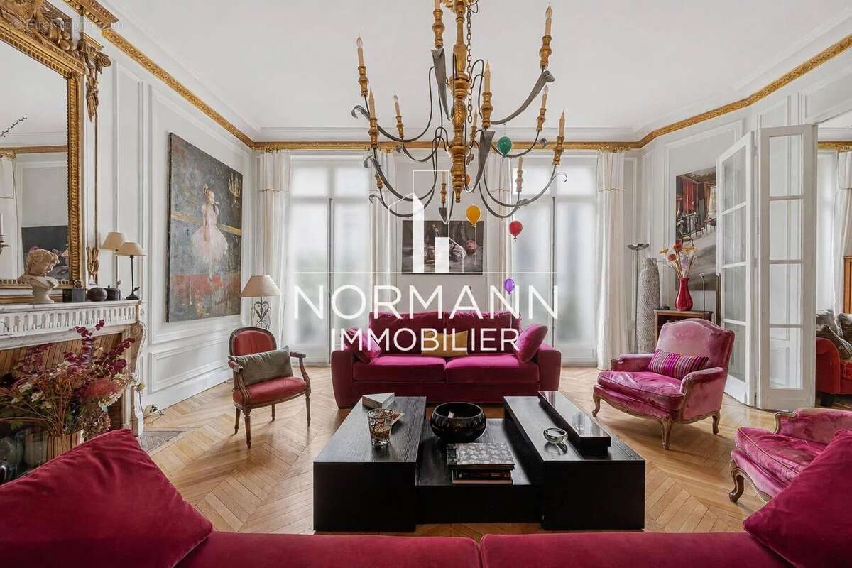 Appartement à PARIS-8E