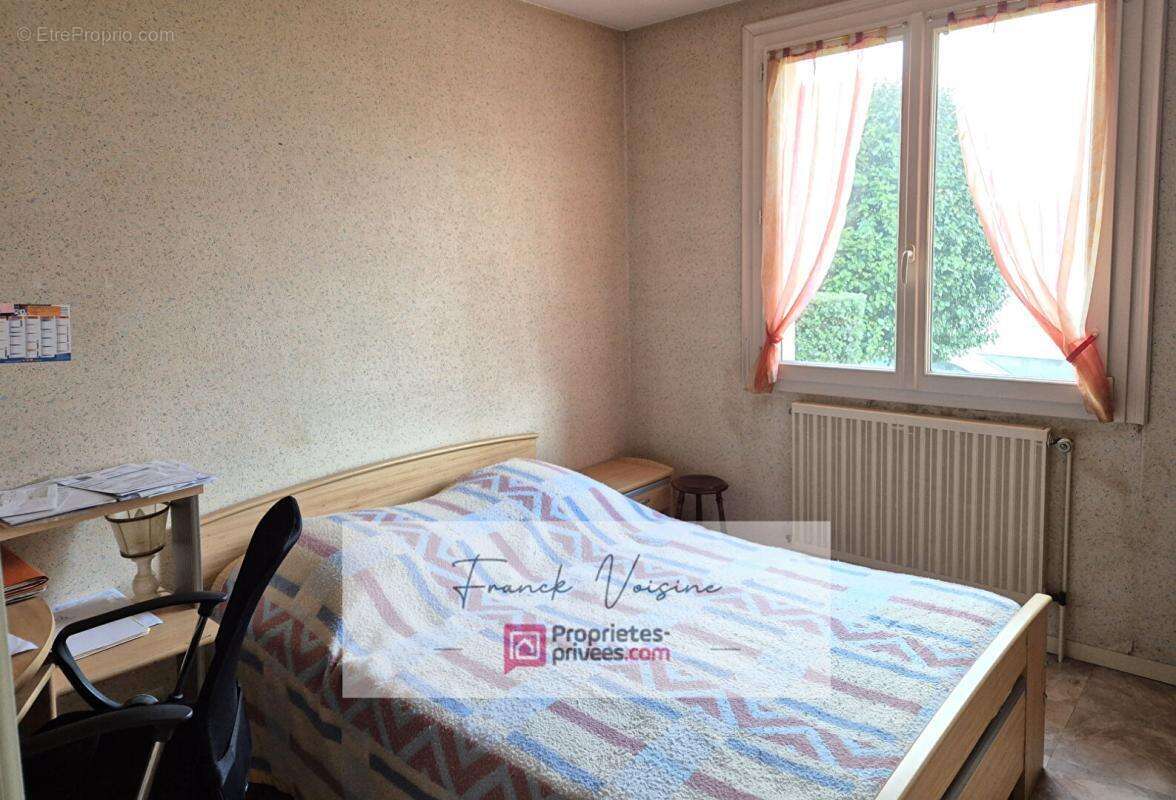 Maison à SAINT-MICHEL-MONT-MERCURE