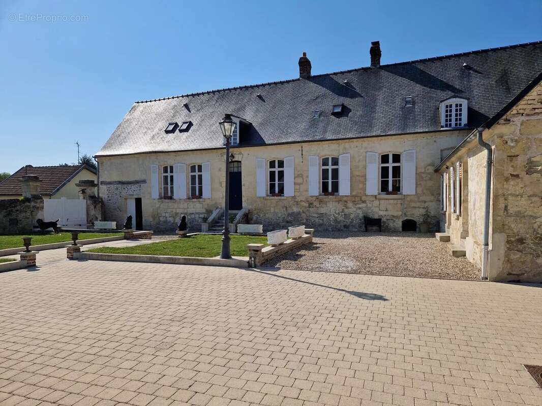 Maison à CHAILLEVOIS