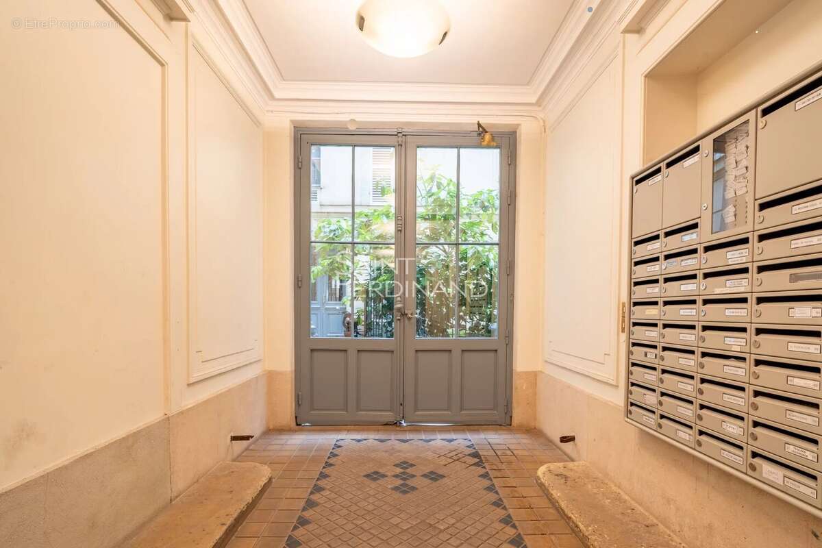Appartement à PARIS-17E