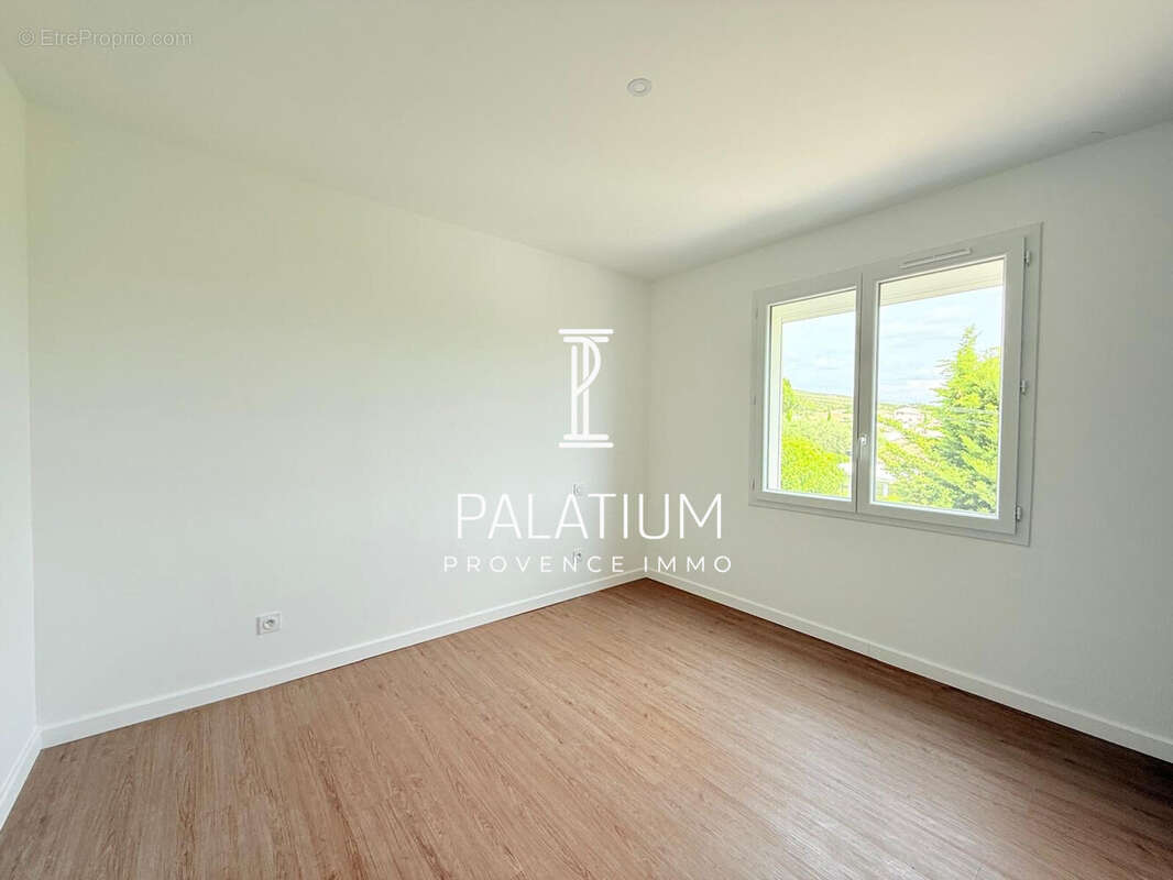 Appartement à LA FARE-LES-OLIVIERS