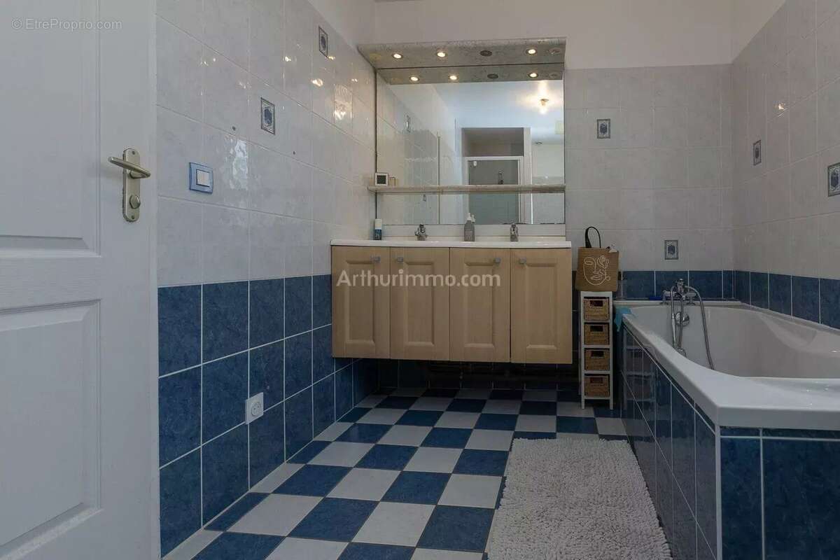 Appartement à DOLOMIEU