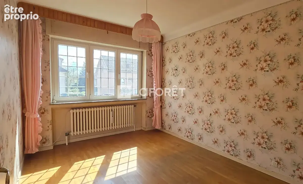 Yutz Aéroparc : Maison individuelle à rénover avec fort potentiel d'évolution - photo 9