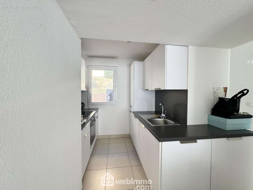 Espace cuisine fonctionnel et équipé - Appartement à CALVI