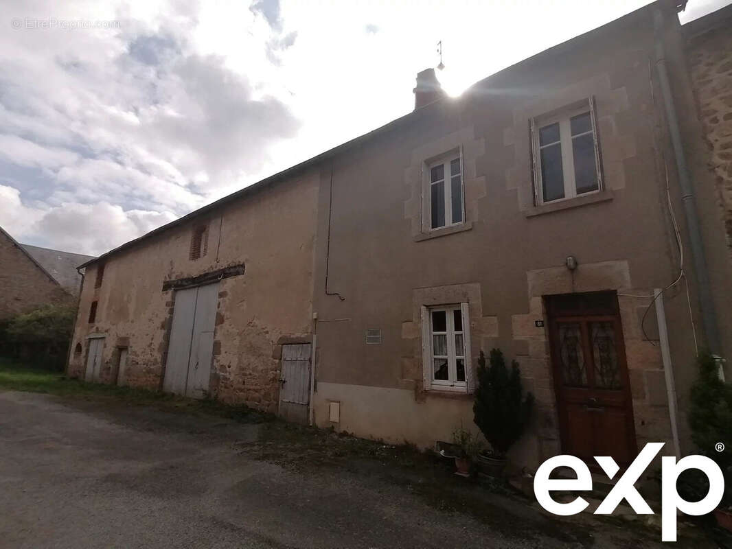 Maison à SAINT-ETIENNE-DE-FURSAC