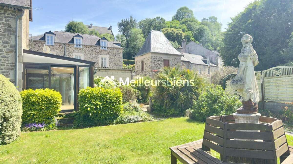 Maison à JUGON-LES-LACS