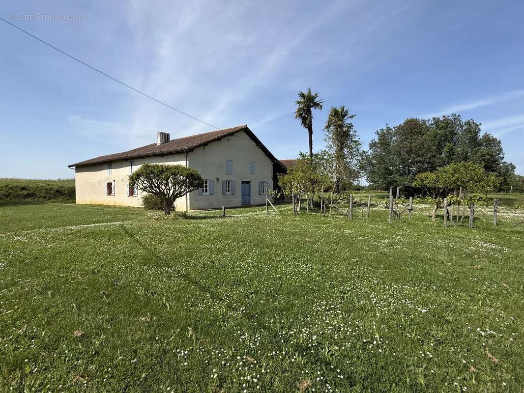 Maison à AVERON-BERGELLE