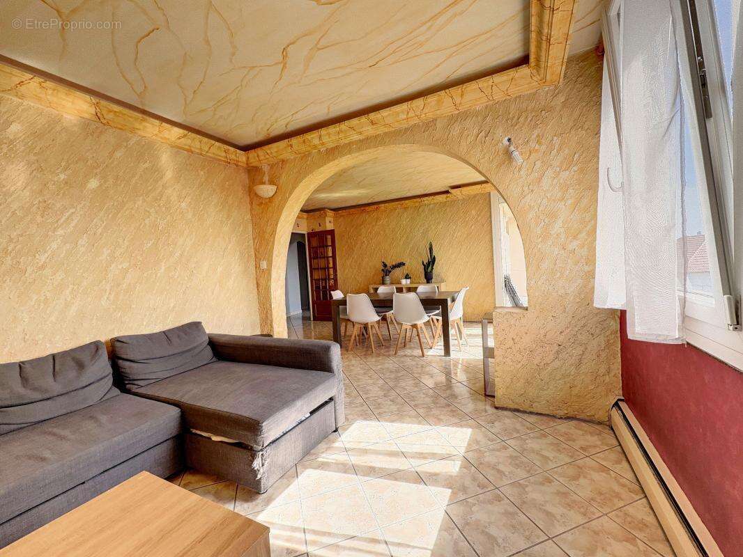 Appartement à CHENOVE