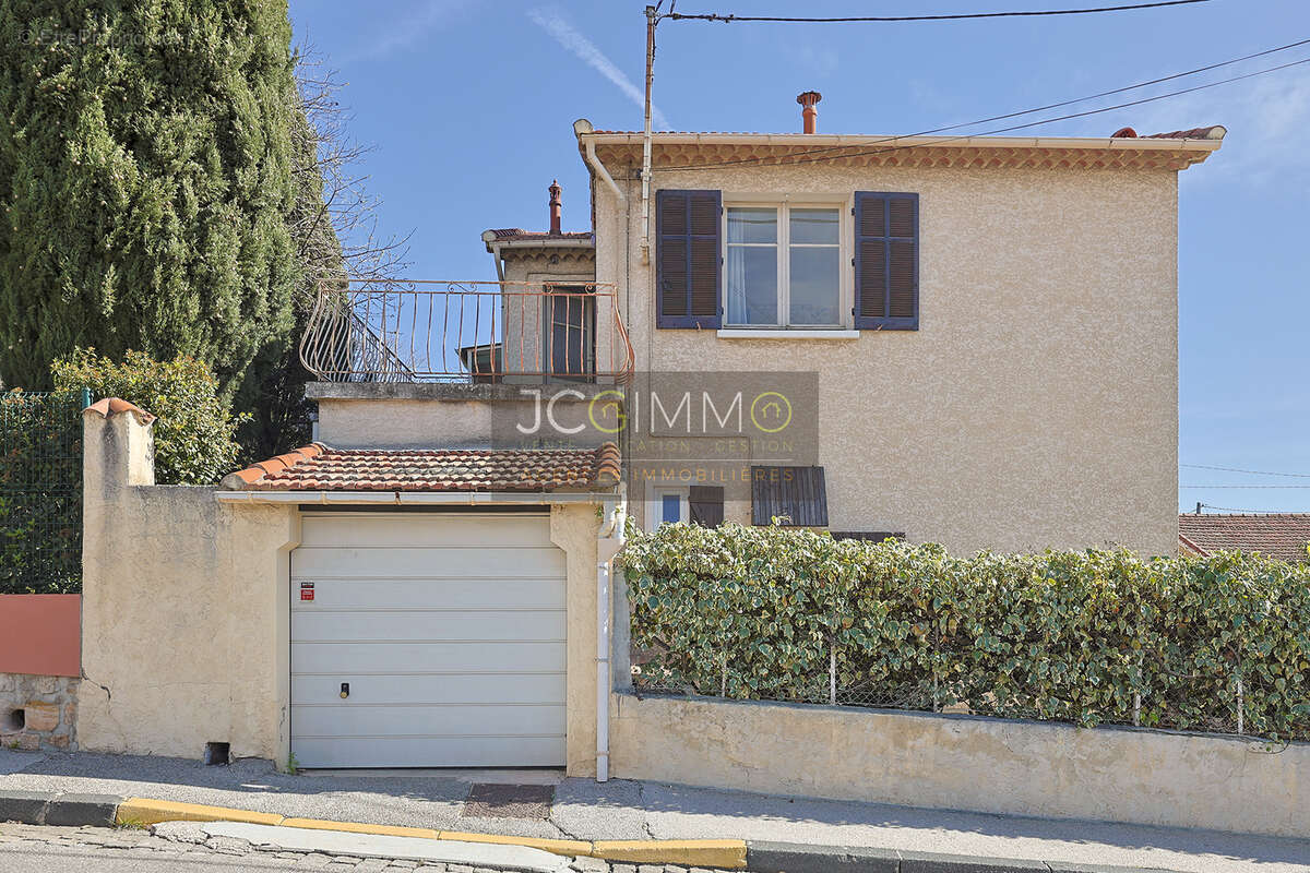 Maison à fort potentiel composée de 2 appartements - Bas Faron à Toulon - photo 26