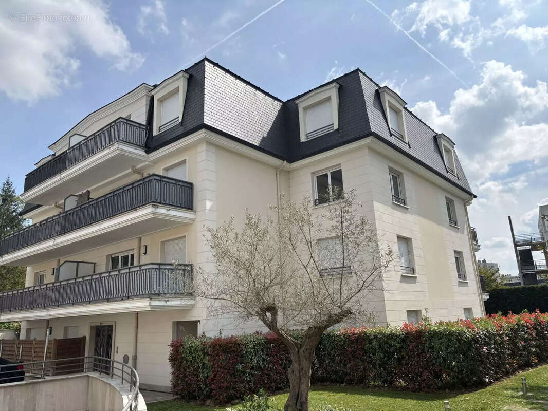 Appartement à SAINTE-GENEVIEVE-DES-BOIS