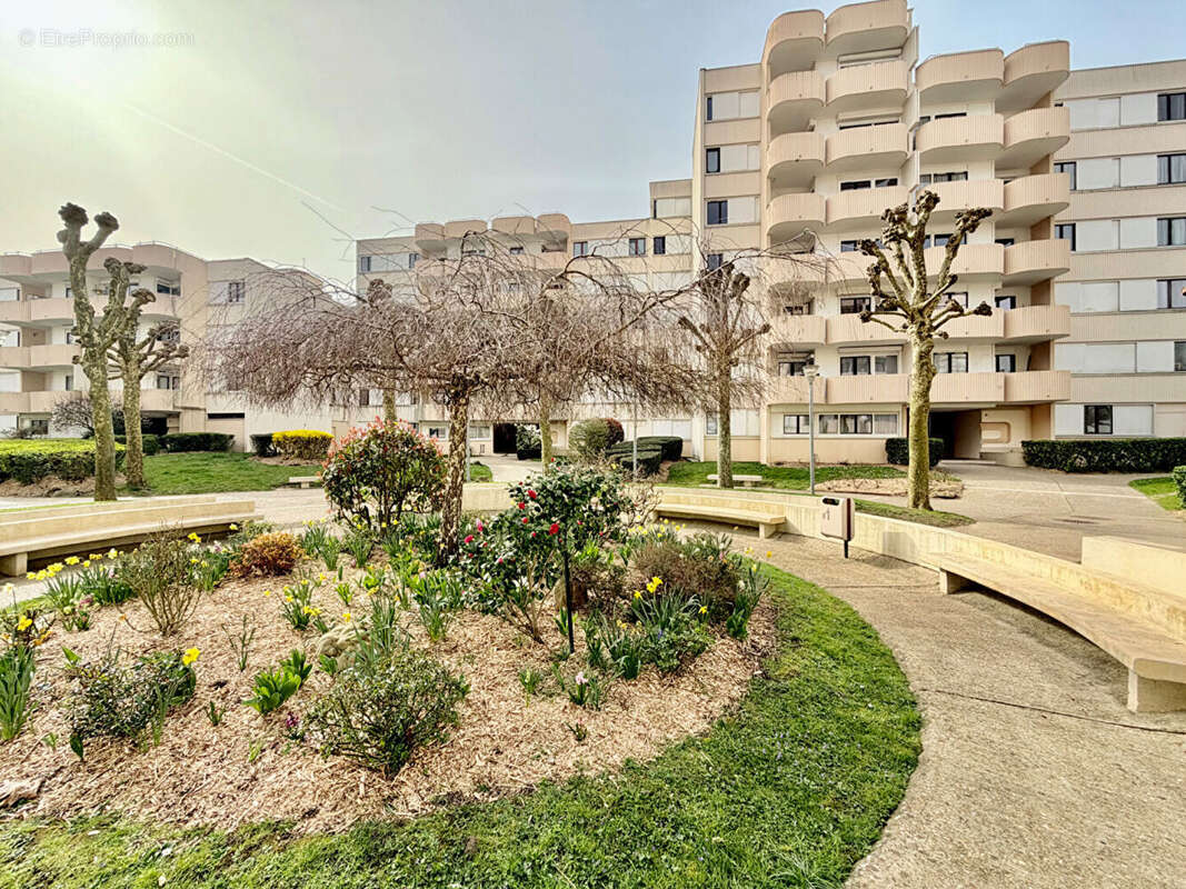 Appartement à MONTIGNY-LE-BRETONNEUX