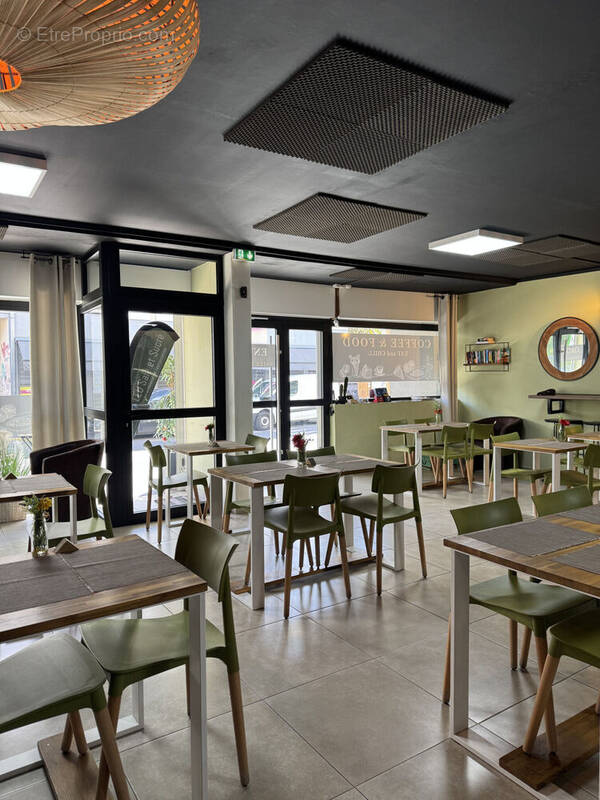 Photo 1 - Commerce à SAINT-LEU