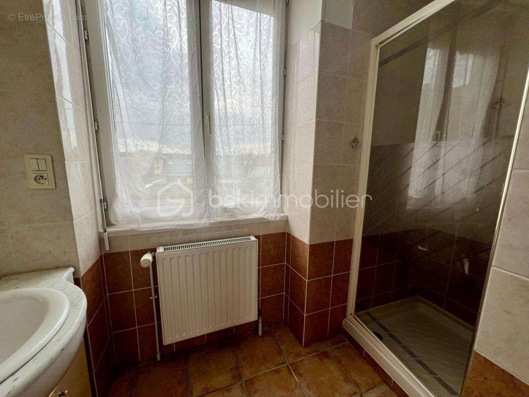 Vend Immeuble avec 3 appartements - photo 5