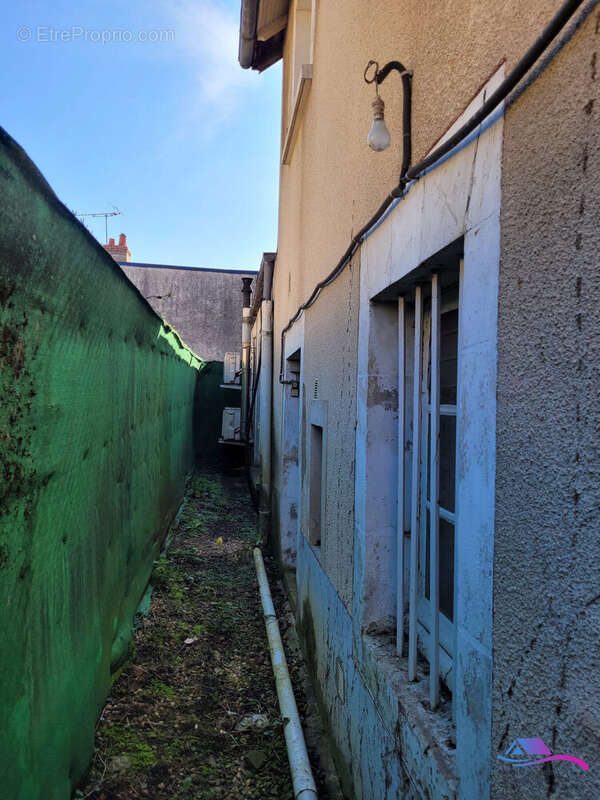 Allée - Maison à CHATEAUMEILLANT