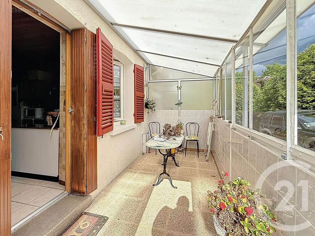 Maison à LES ORMES-SUR-VOULZIE