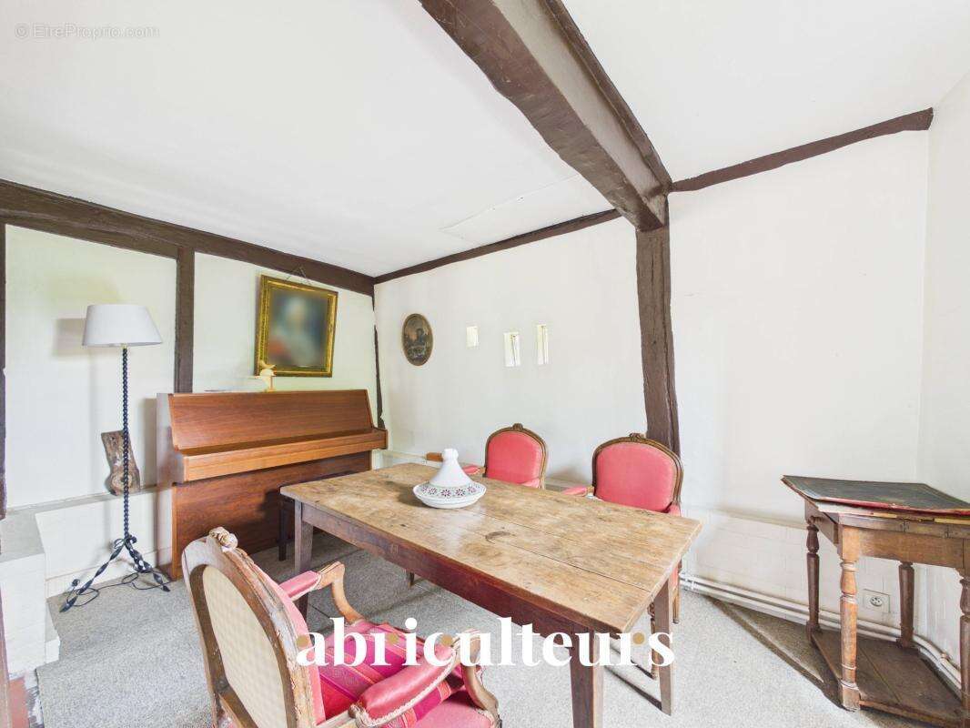 Propriété normande de caractère avec vastes dépendances en vente à Saint-Julien-sur-Calonne (14130) - photo 8