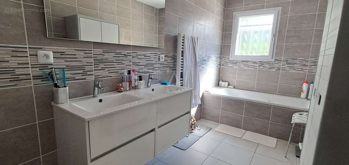 Maison à SAINT-PROJET-SAINT-CONSTANT