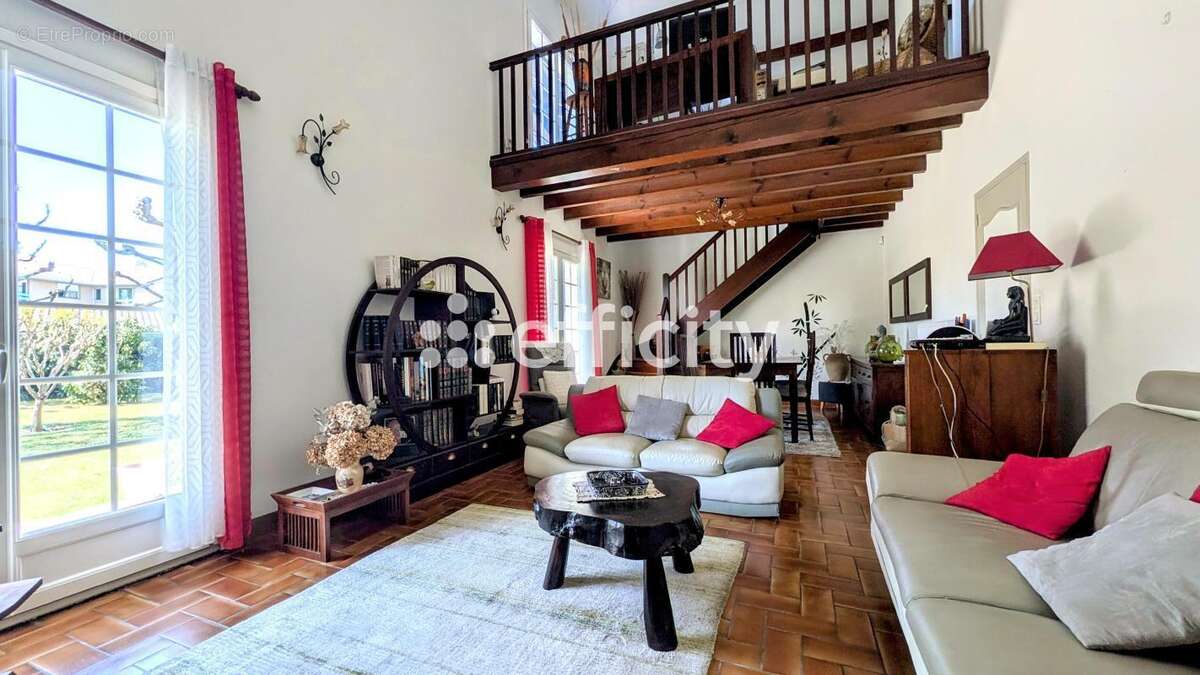 Maison à SAINT-PIERRE-DU-MONT