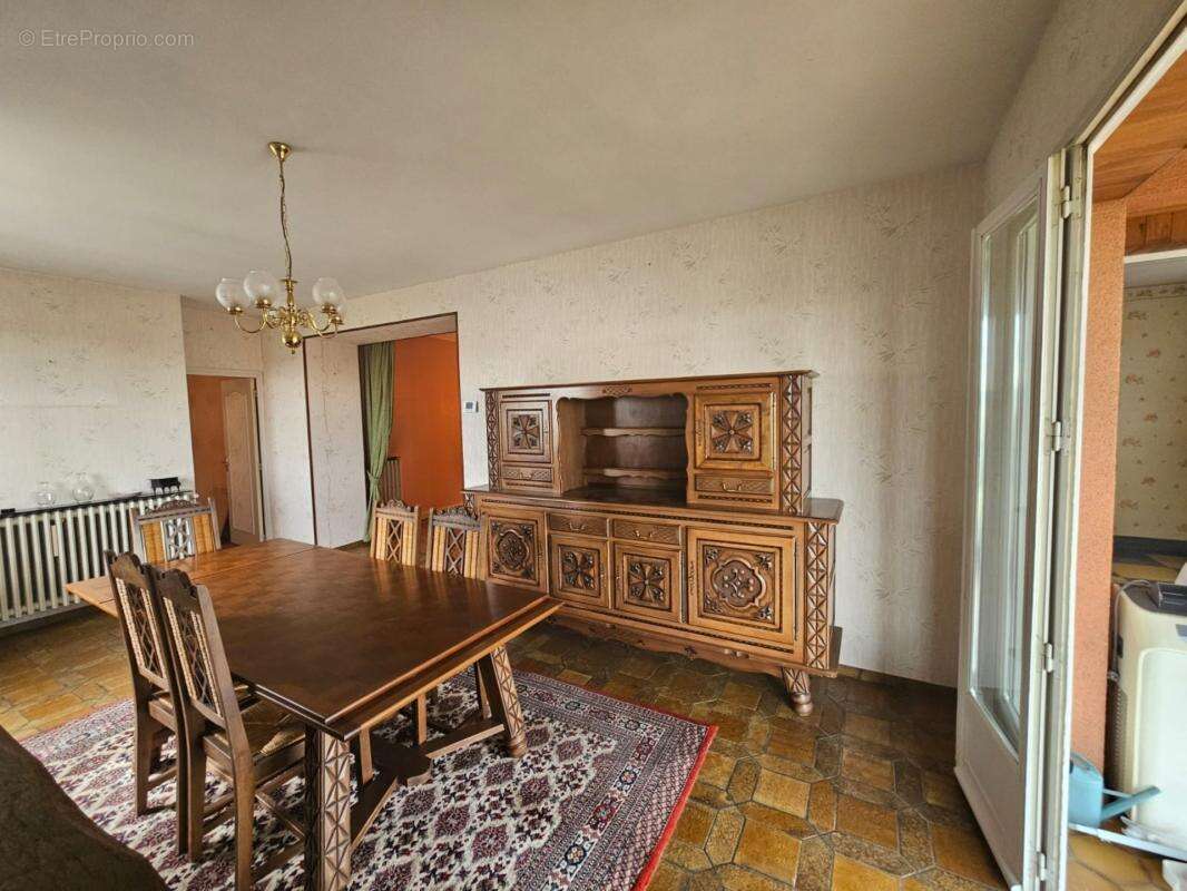 Maison à vendre 4 chambres- 2 garages- terrain 767 m2- LA ROCHE BLANCHE (63670) - photo 5