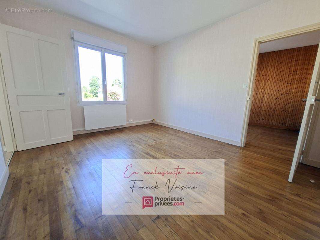 A VENDRE en Exclusivité à Beaurepaire, Ensemble de 2 maisons de 126 et 50 m2 avec plusieurs dépendances et garages sur une parce - photo 13