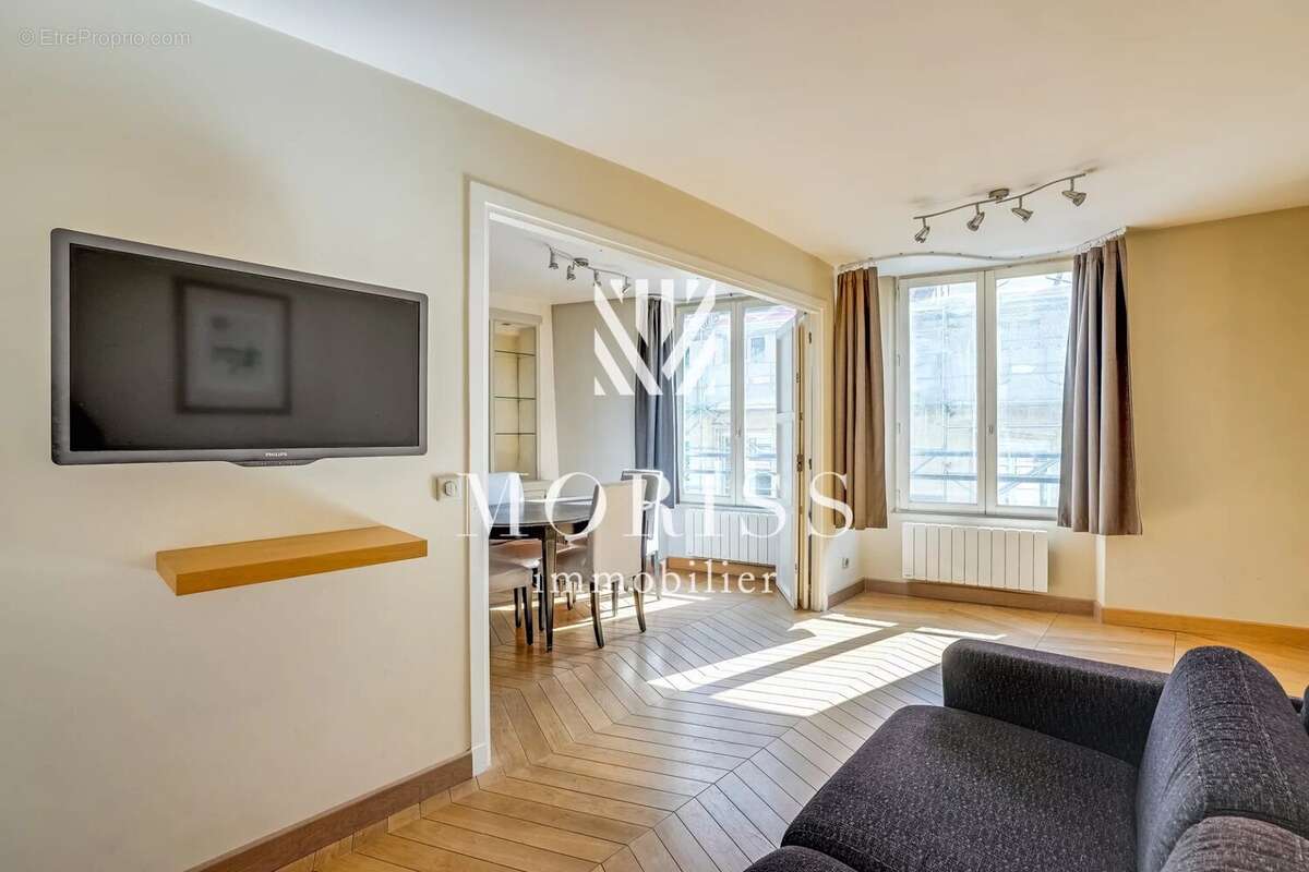 Appartement à PARIS-1E