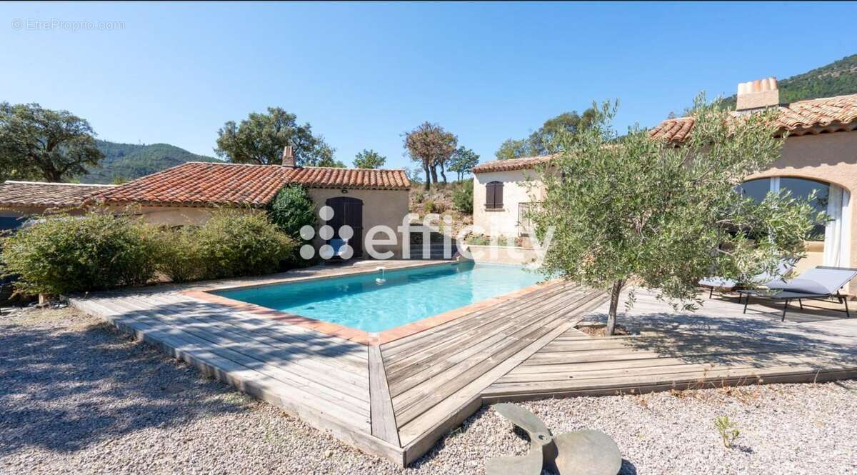 Maison à PLAN-DE-LA-TOUR