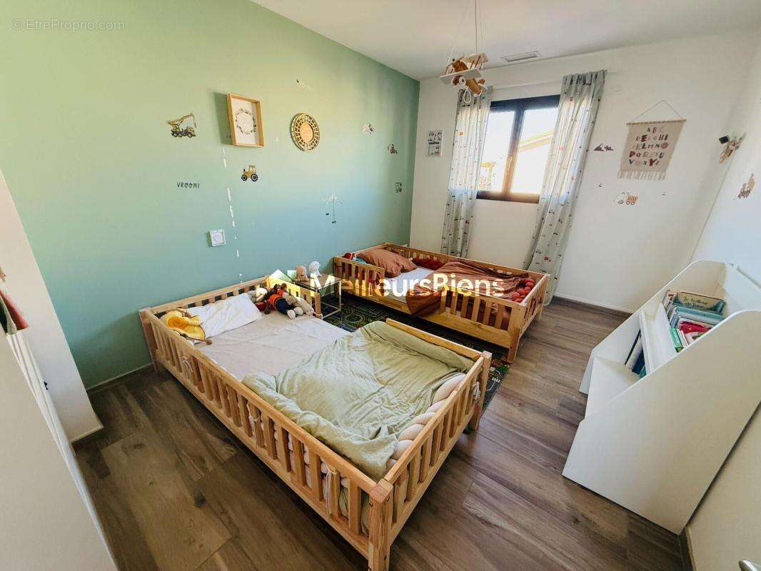 Maison à PEZILLA-LA-RIVIERE