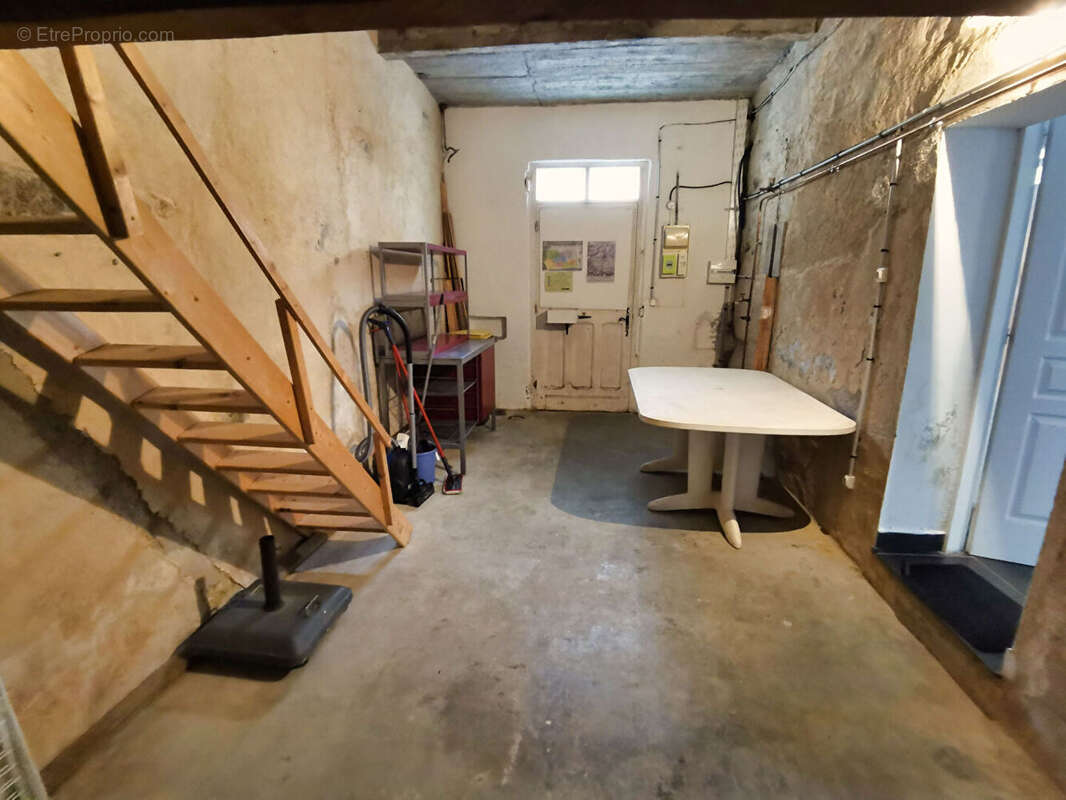 Maison à SAINT-LAURENT-DE-LA-SALANQUE