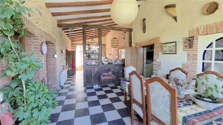 Maison à SAINT-MARTIAL-SUR-ISOP