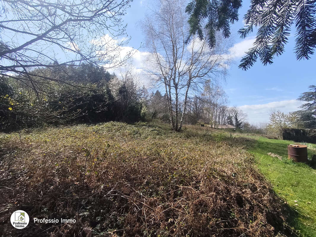 Terrain constructible de 1679m2 à Chauffailles - photo 3