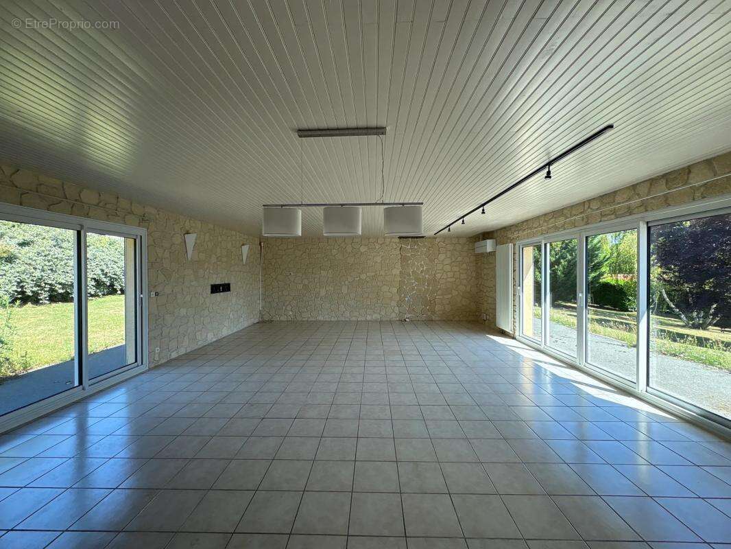 Superbe maison familiale de 257.86 m² à Orléat - photo 8